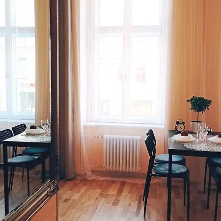 Centrally Located Apartman *